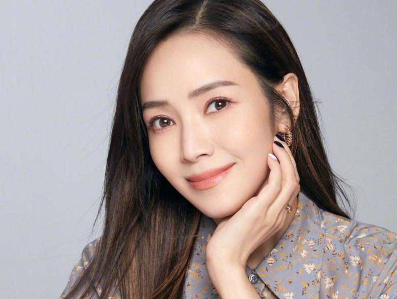 侯佩岑在ins上的粉丝互动与增长